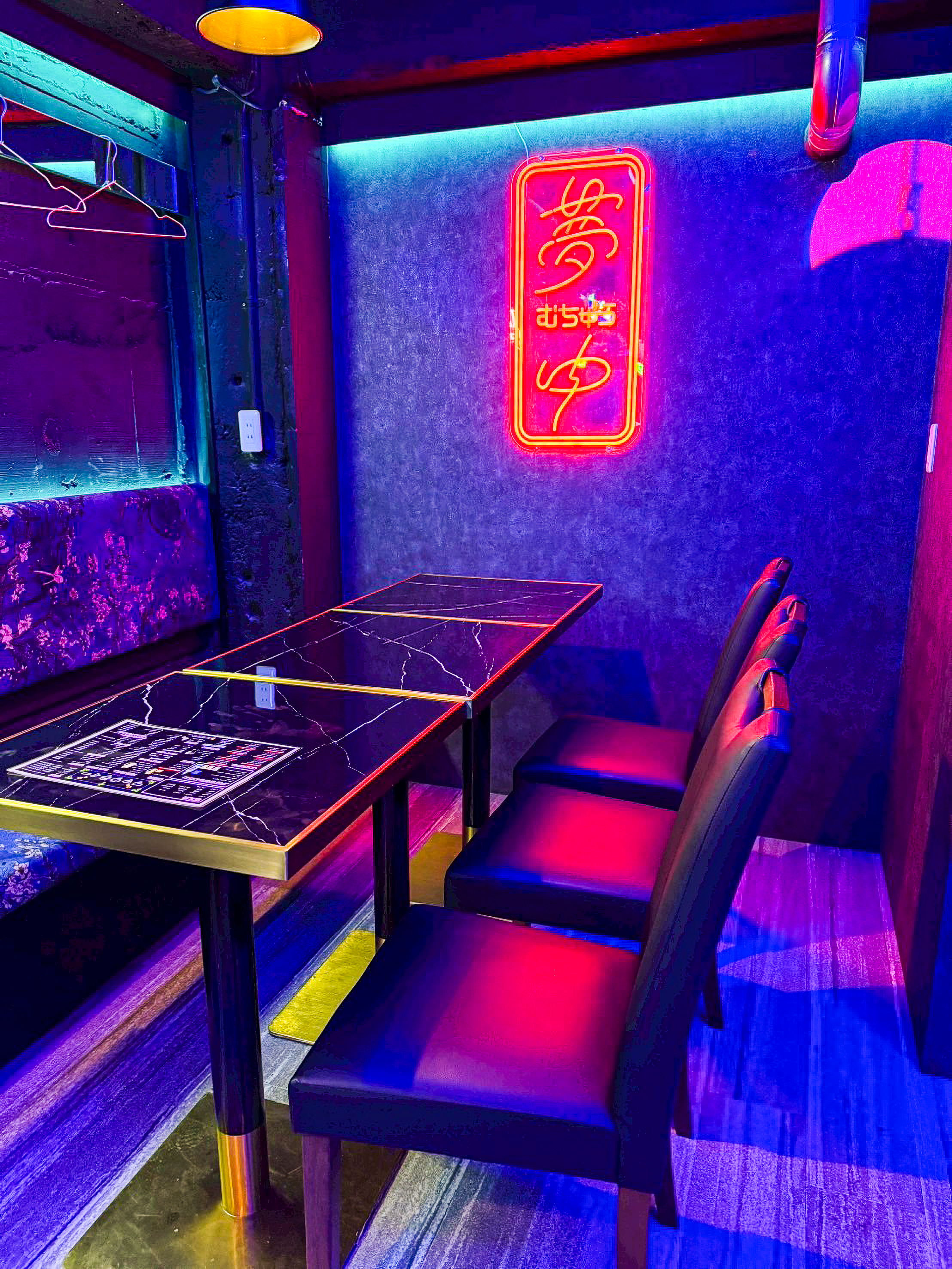 ファナティー 渋谷道玄坂店の店内照明