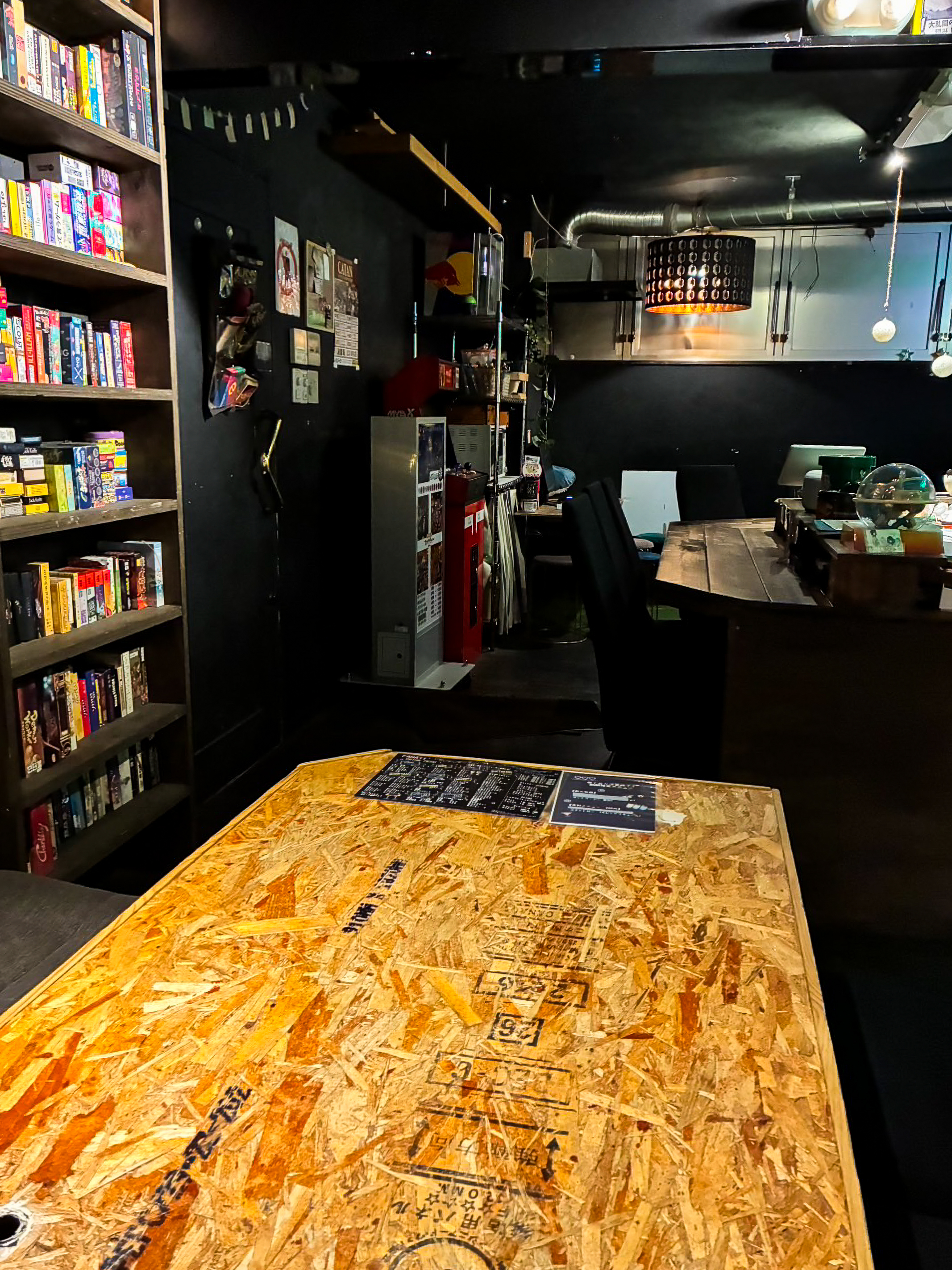 ファナティー 三宮本店の店内