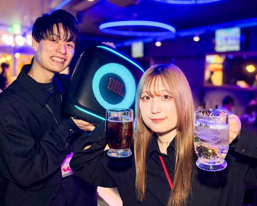ファナティーのカウンターとスタッフ